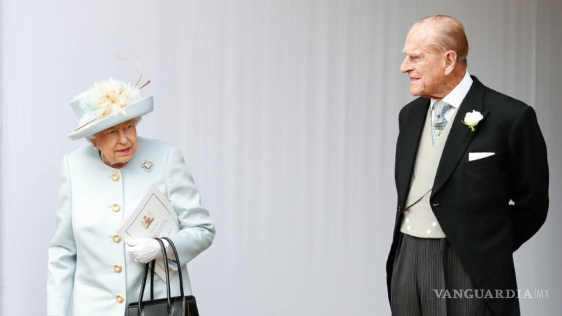 La reina Isabel y el príncipe Felipe se vacunan contra Covid-19