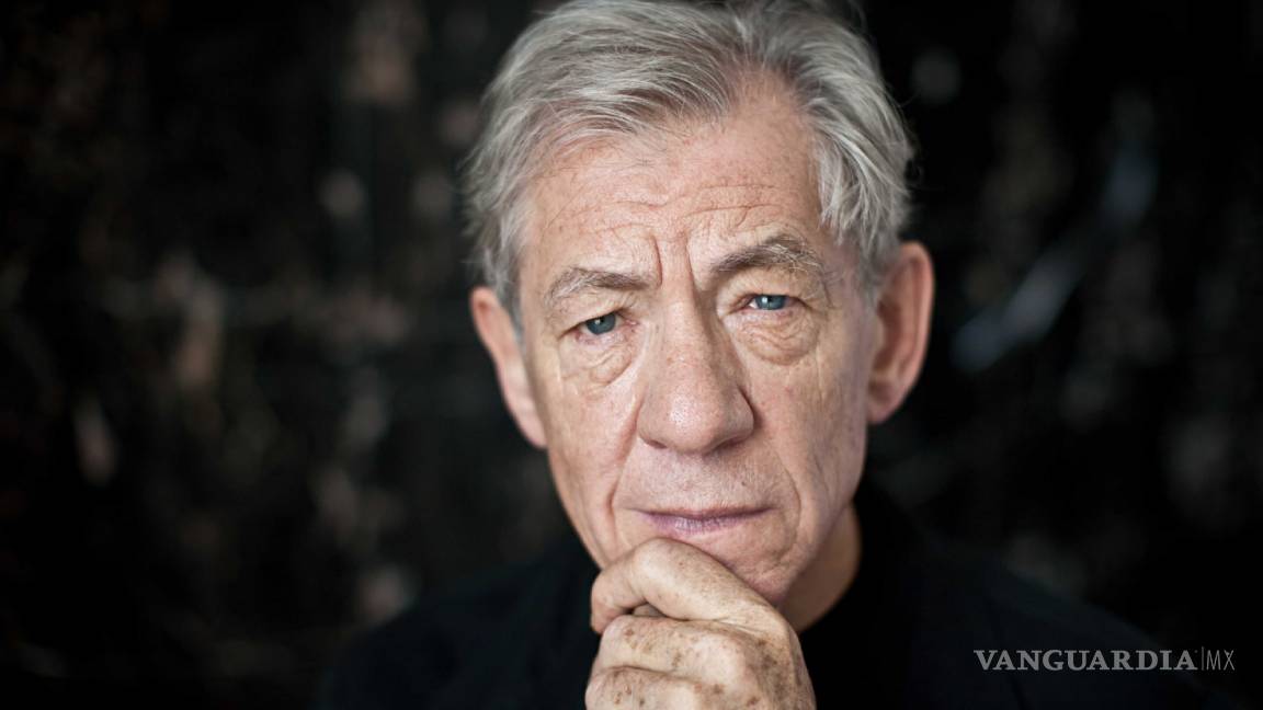 Asegura Ian McKellen que ‘La mitad de Hollywood es gay’