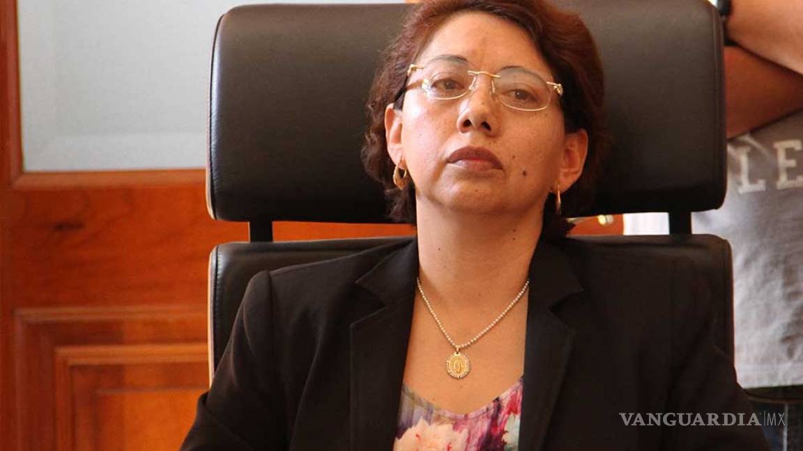 $!Le dan 'manota de gato' a retrato de alcaldesa de Tehuacán... se exceden con el retoque y genera burlas