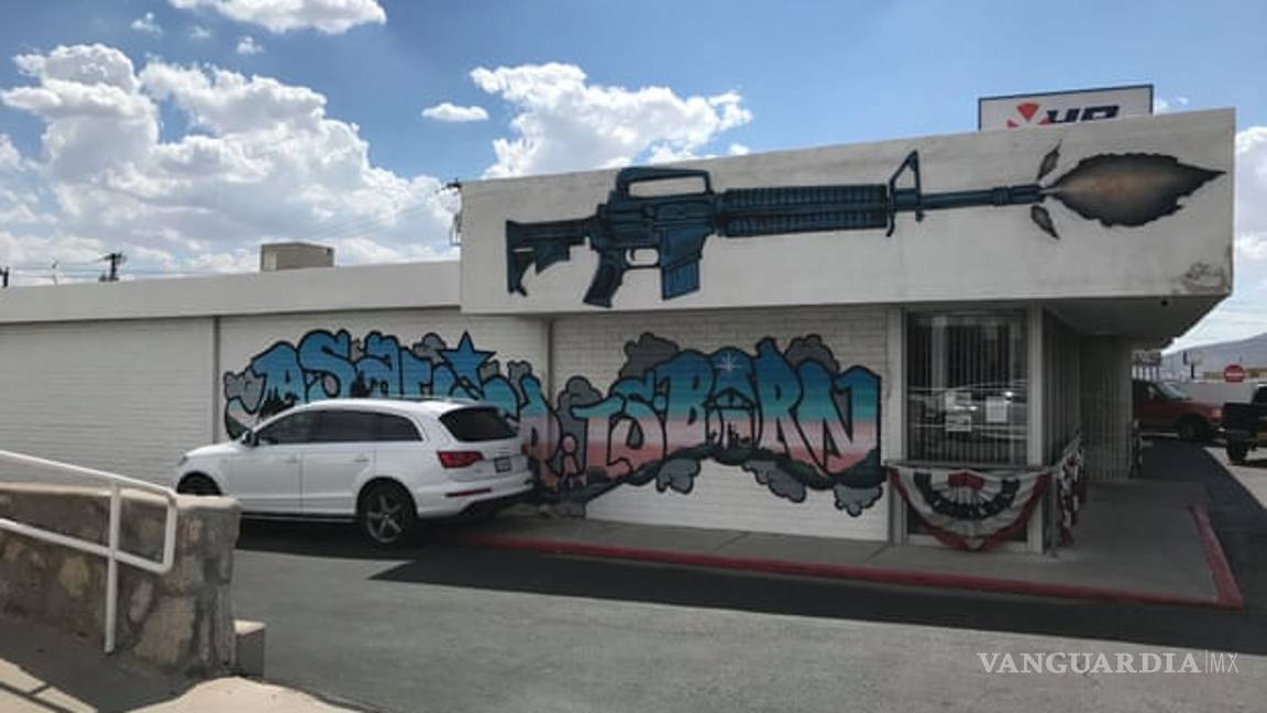 $!Hispanos aterrados compran armas por primera vez en El Paso