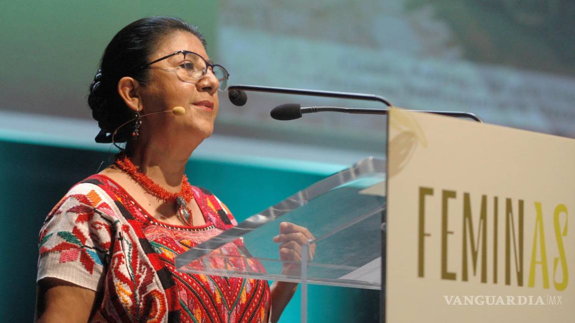 $!La presidenta de la Asociación de Cocineras Tradicionales de Oaxaca (México), Celia Florián, arvierte sobre los efectos que puede tener la expansión de locales y franquicias de comida rápida en las costumbres alimentarias y la salud de los mexicanos. EFE/Juan González
