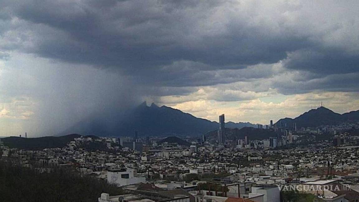 Llegan lluvias a Nuevo León, después de días de intenso calor