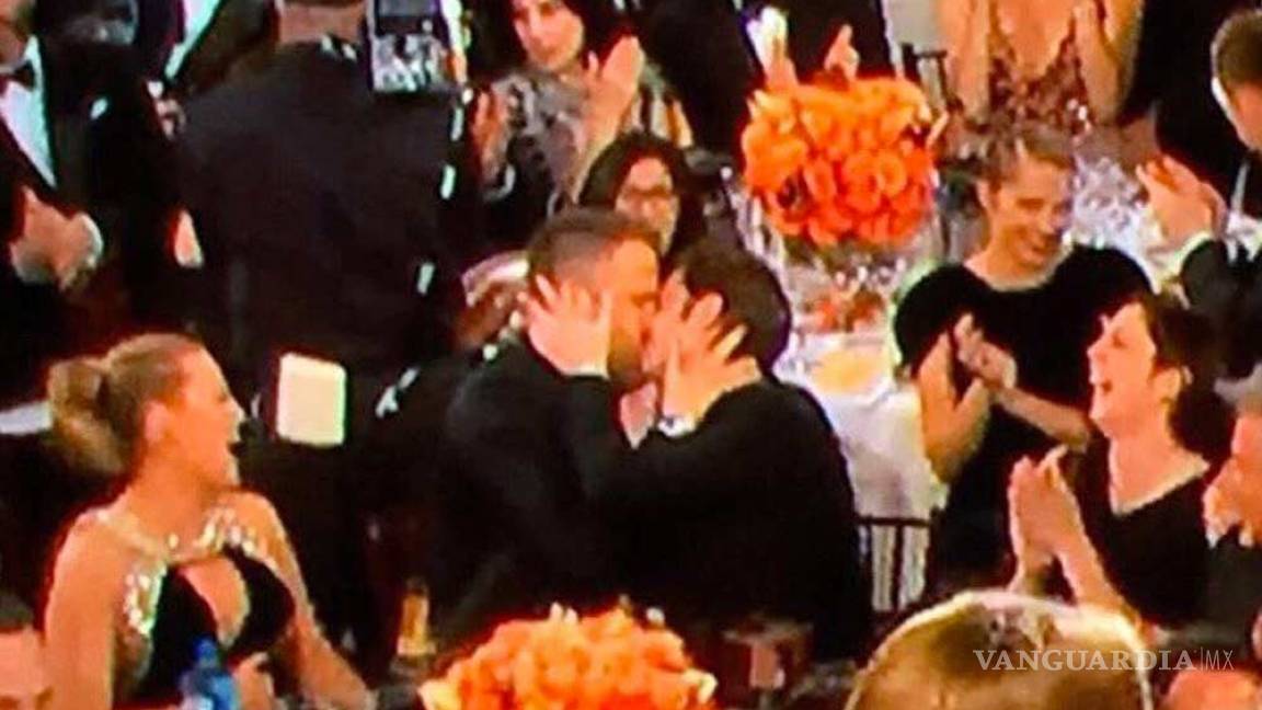 El ardiente beso entre Ryan Reynolds y Andrew Garfield en los Globos de Oro