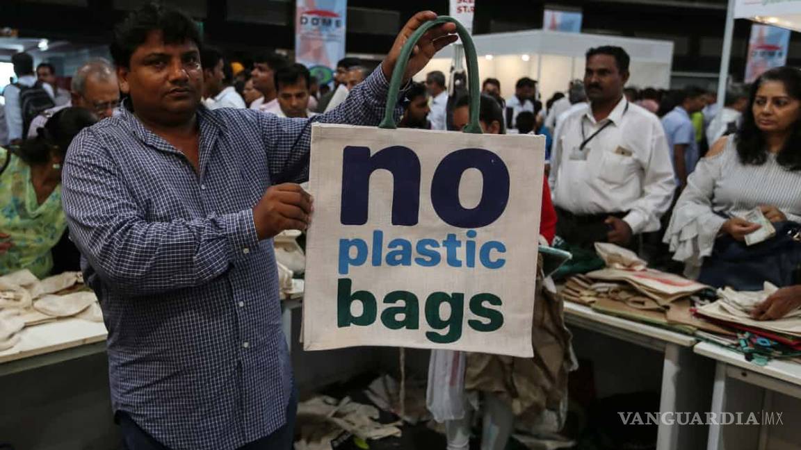 Mumbai prohíbe bolsas de plástico y botellas