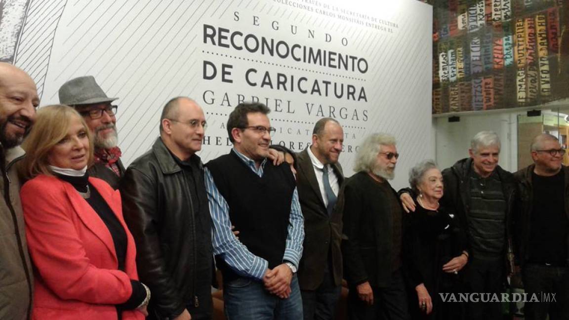 Caricaturista Helio Flores recibe premio 'Gabriel Vargas' en la CDMX