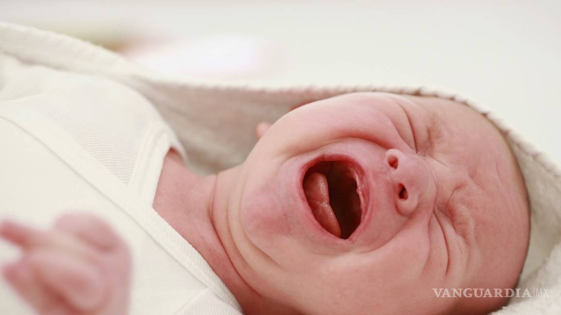 ¿Dejar llorar a los bebés es maltrato infantil?