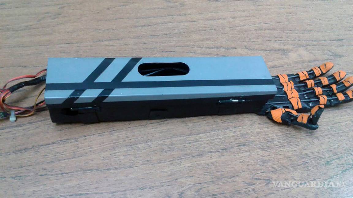 $!Crean estudiantes de Saltillo brazo robótico para uso industrial con potencial de prótesis médica