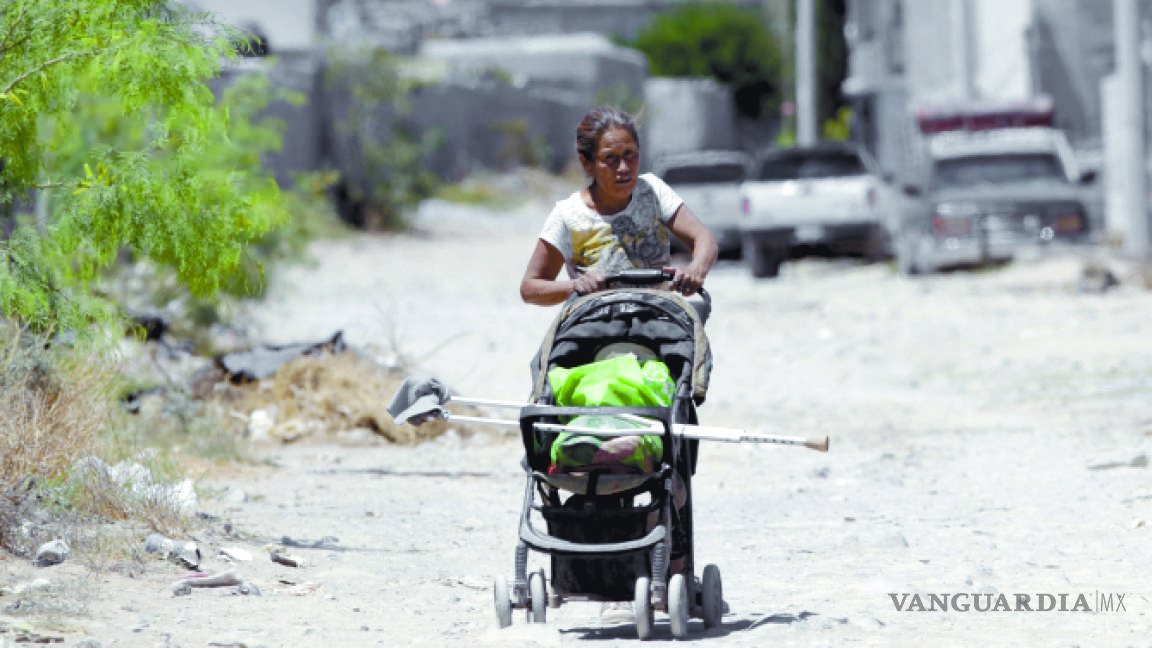Abuelos abandonados en Arteaga: ‘Ahora ni una combi pa’ movernos a la dichosa vacuna’