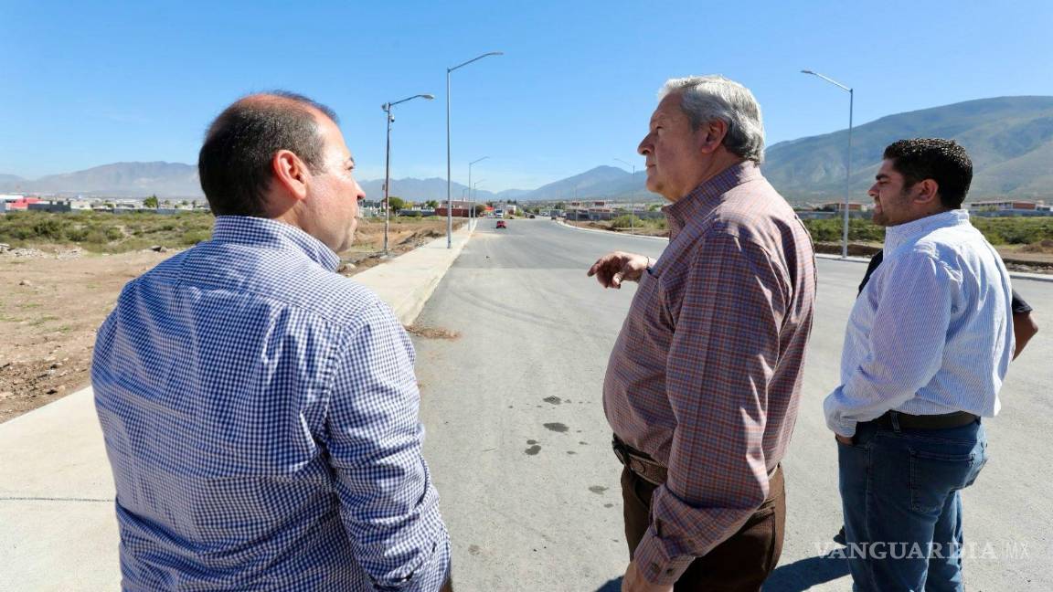 $!El alcalde José María Fraustro Siller lideró la supervisión de la construcción del puente vehicular Zaragoza-Mirasierra.