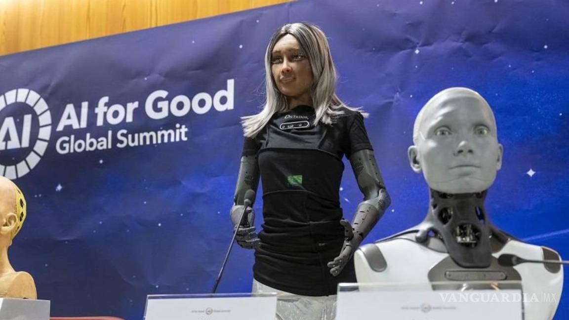 $!Mika firmó un contrato el 30 de agosto de 2022 e inició su carrera oficial desde el 1 de septiembre de 2022