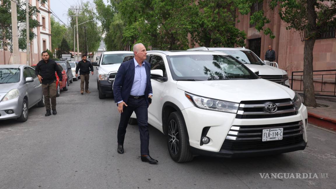 $!Román Alberto Cepeda acudió esta tarde al Congreso de Coahuila para dar explicaciones sobre la situación de seguridad en Torreón.