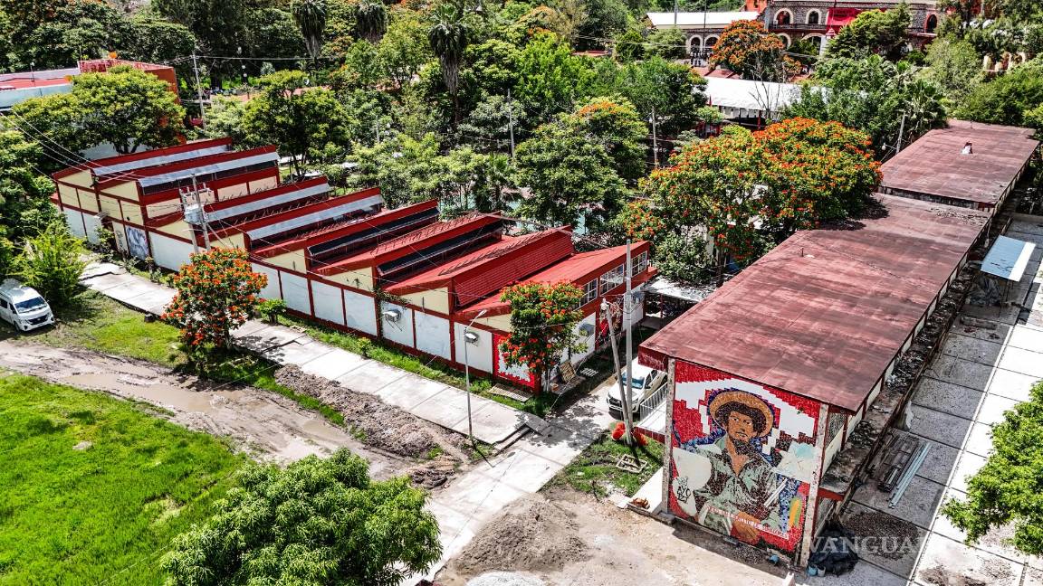$!Vista aérea de la escuela normal rural de Ayotzinapa 'Raúl Isidro Burgos' en el municipio de Tixtla, en el estado de Guerrero (México).