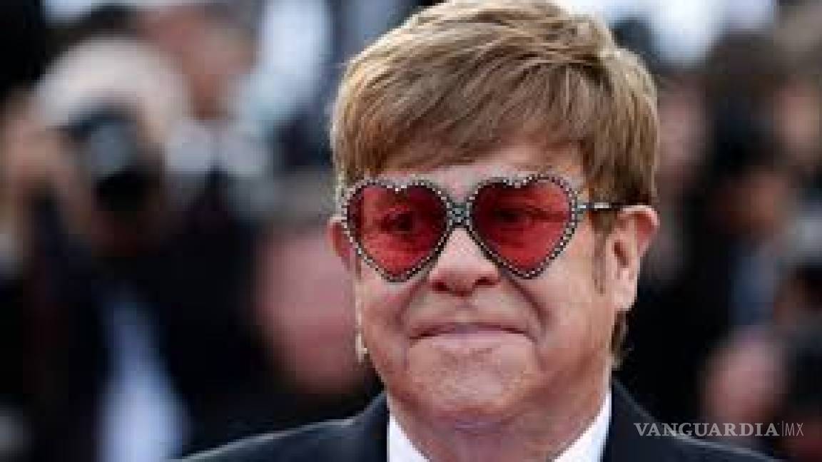 Elton John dona 1 millón de dólares para proteger a personas con VIH del coronavirus