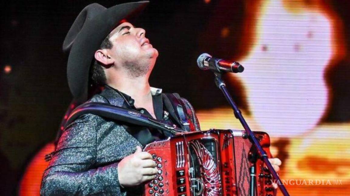 Alfredo Olivas cantó narcocorridos en Chihuahua y pagó una fuerte multa