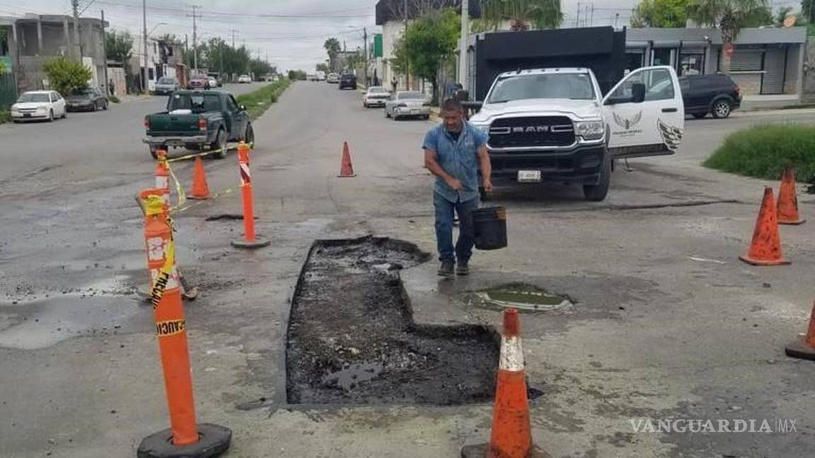$!Reparan cuadrillas baches en diferentes puntos de Piedras Negras