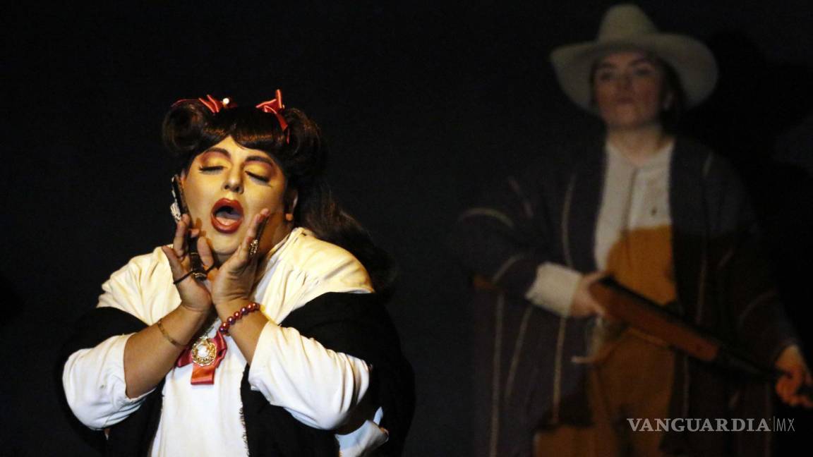 Presenta la UAdeC la obra de teatro Mujeres Revolucionarias.