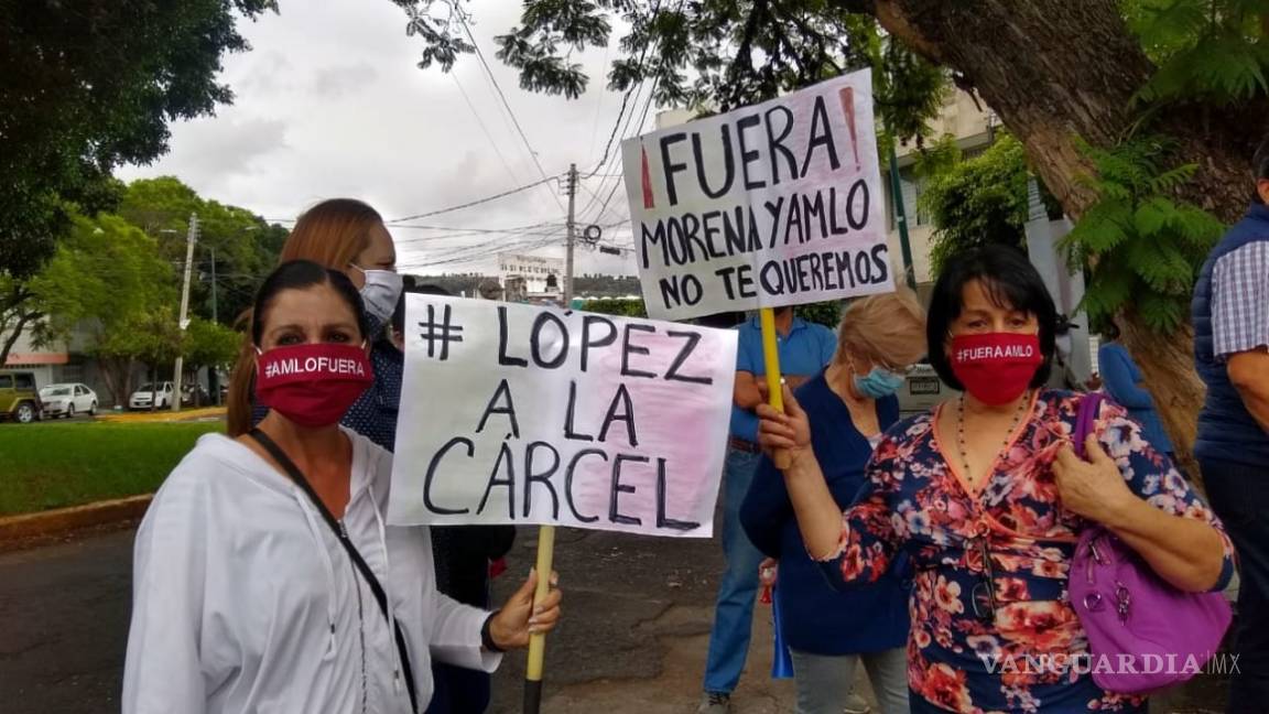 Repudian a AMLO con manifestaciones durante su estancia en Morelia