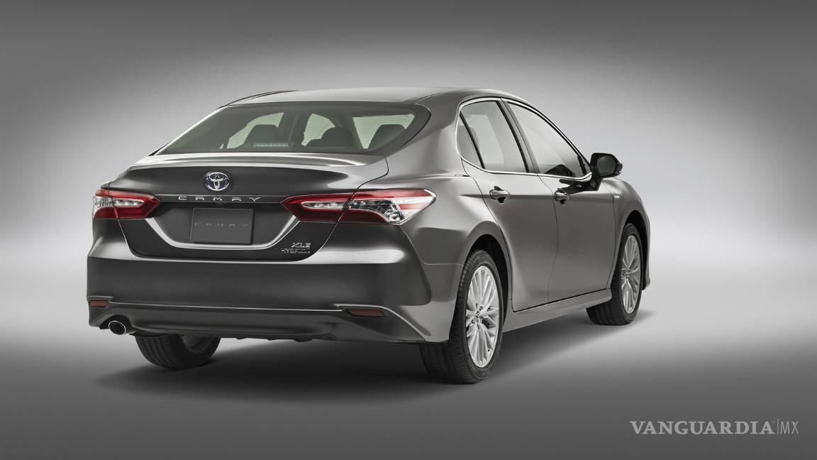 $!Toyota Camry Hybrid llega a México; estos son sus precios, versiones y equipamiento