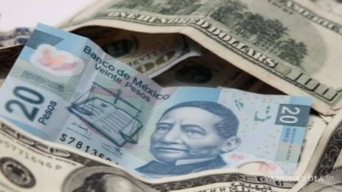 Dólar alcanza hasta los $21.06 en bancos