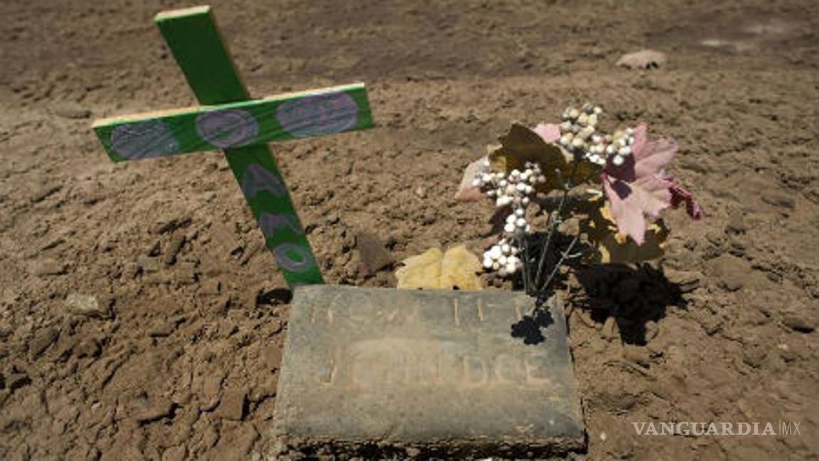$!Erigen cementerio de migrantes sin nombre en desierto de California
