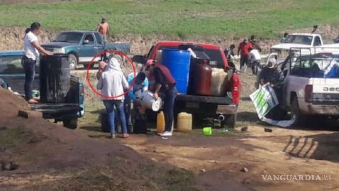 Tras fuga de combustible, pobladores inician rapiña con cubetas y botes