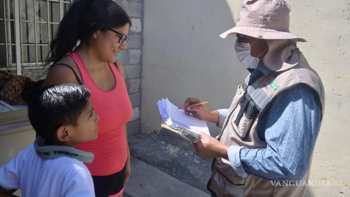 $!Las autoridades de Coahuila refuerzan la fumigación en viviendas de zonas con alta incidencia de casos de dengue.