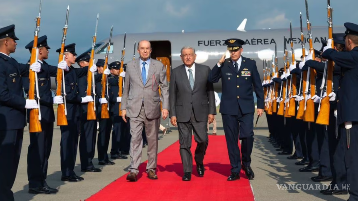 AMLO llega a Colombia para reunión con Gustavo Petro