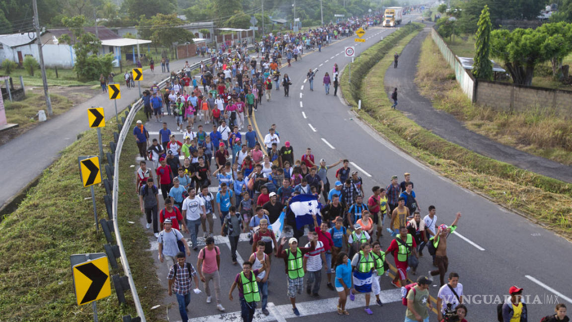 Migrantes en México reanudan la marcha hacia EU