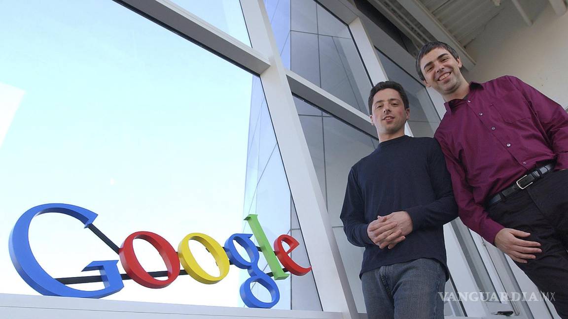 $!Los cofundadores de Google, Sergey Brin, izquierda, y Larry Page posan en la sede de la empresa el 15 de enero de 2004, en Mountain View, California.