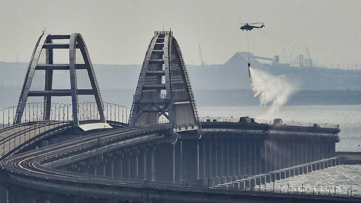 Rusia abre investigación por explosión en puente de Crimea; provoca colapso y 3 muertos