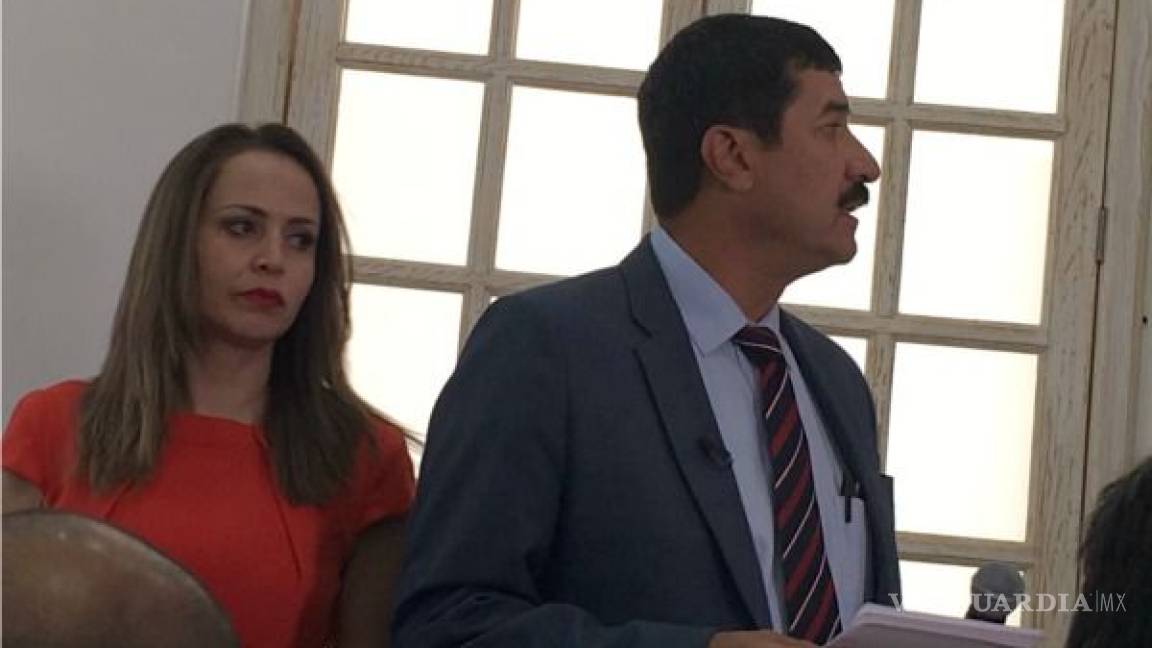 Javier Corral pide a PGR extraditar a César Duarte, entrega carpetas de investigación