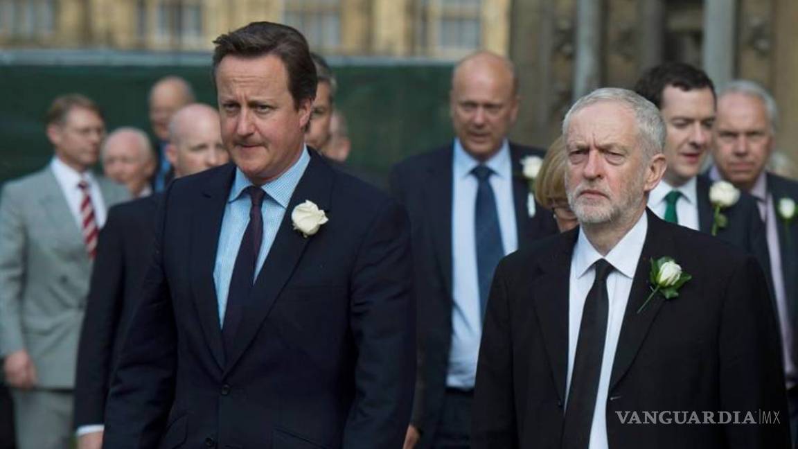 Cameron y Corbyn rinden un emotivo tributo a Jo Cox