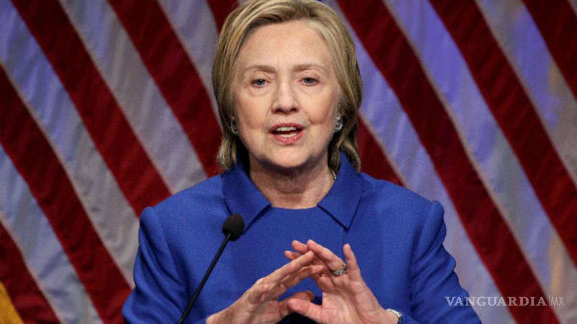 $!Clinton se muestra vulnerable, reaparece sin maquillaje y demacrada