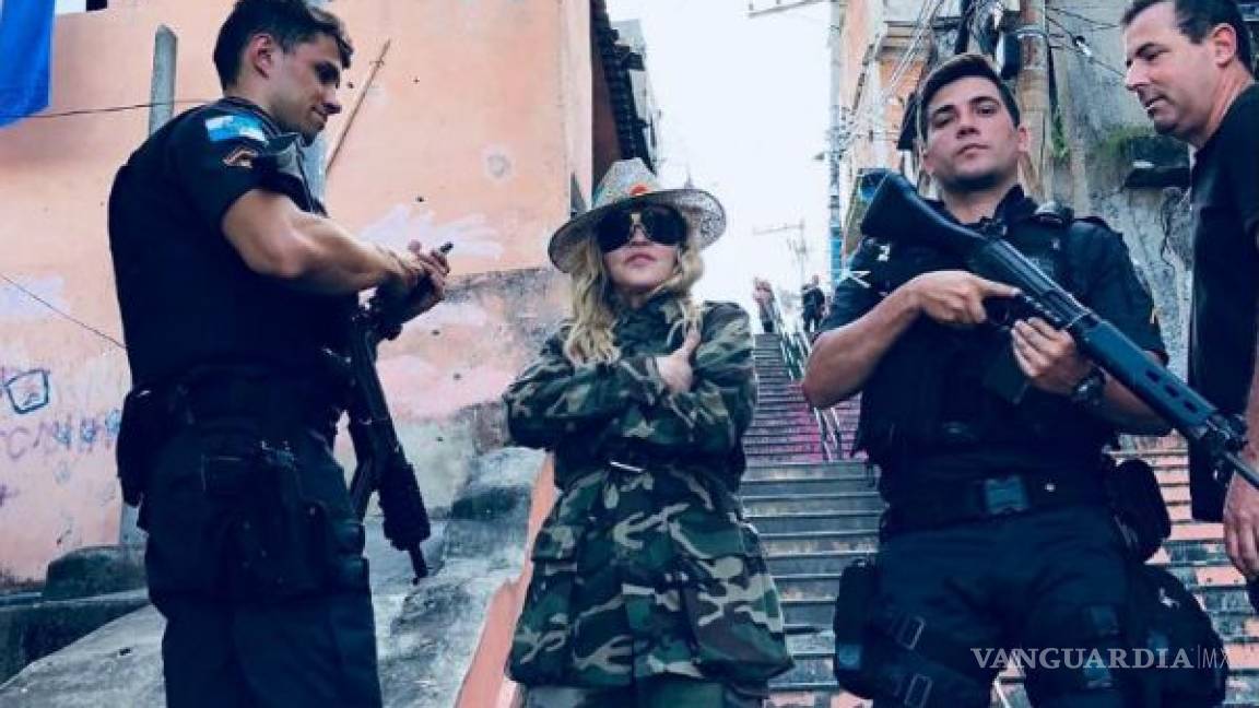 Madonna visita favela de Río dos días después de muerte de turista española