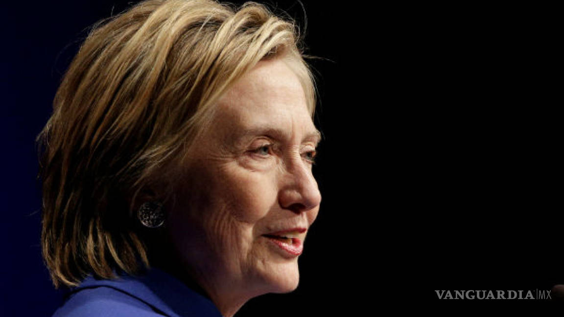 Clinton se muestra vulnerable, reaparece sin maquillaje y demacrada