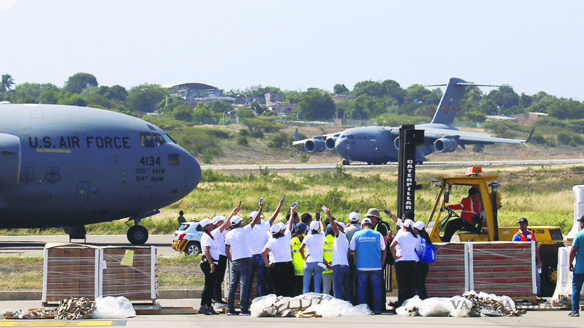 Llega ayuda para Venezuela en aviones militares; aterrizan en poblado de Colombia