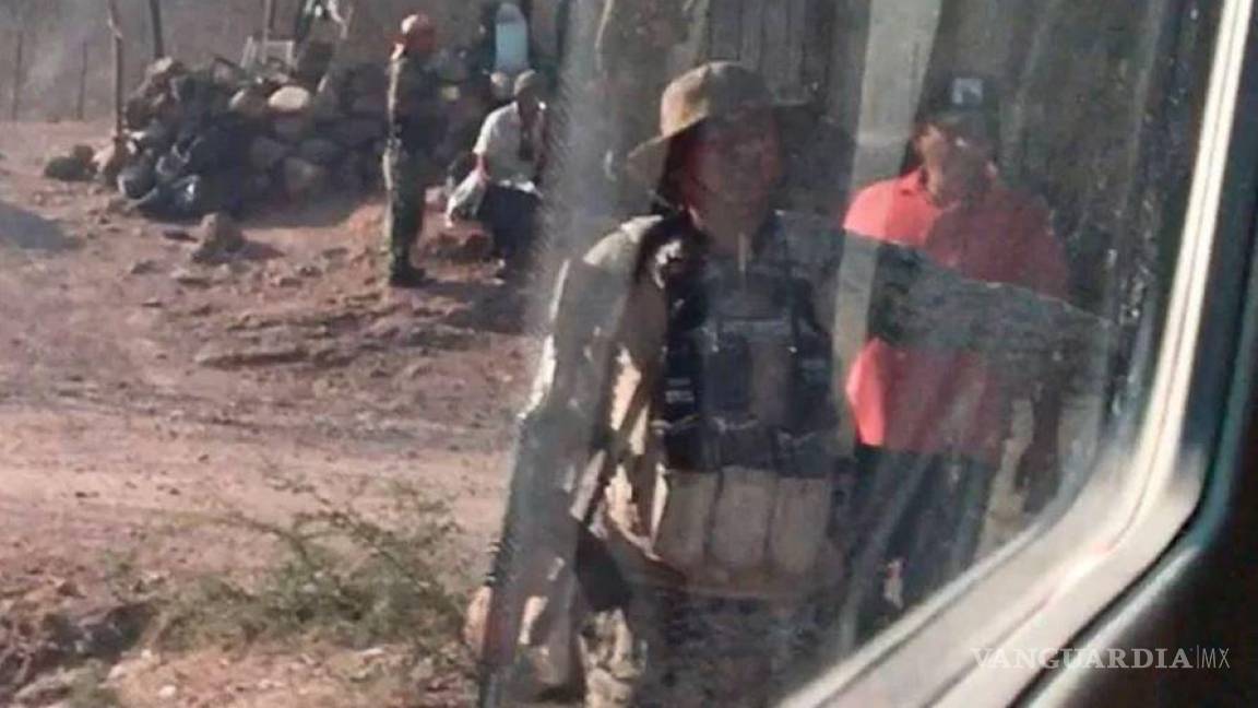 Denuncian reporteros que comando armado en ‘tierra del Chapo’ los detuvo cuando se dirigían a cubrir evento de AMLO