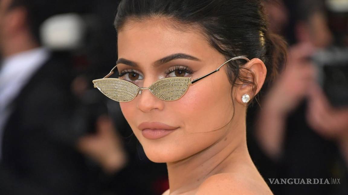 Demandan a Kylie Jenner por supuesto plagio de linea de maquillaje