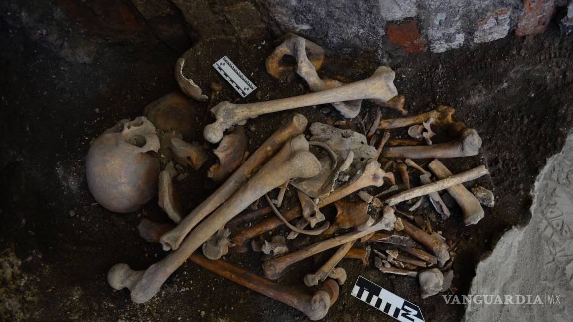 $!Arqueólogos hallaron entierros humanos asociados a la intervención francesa y el imperio de Maximiliano de Habsburgo.