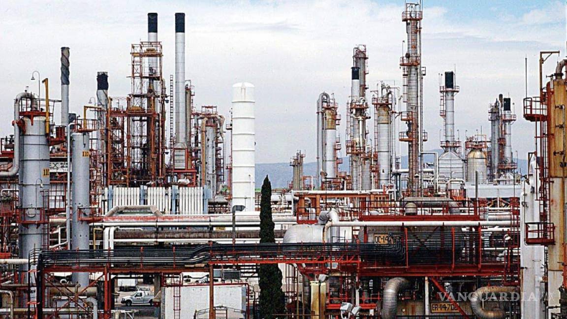 Cuestionan la propuesta de AMLO en refinería; 'poco realista' dicen expertos