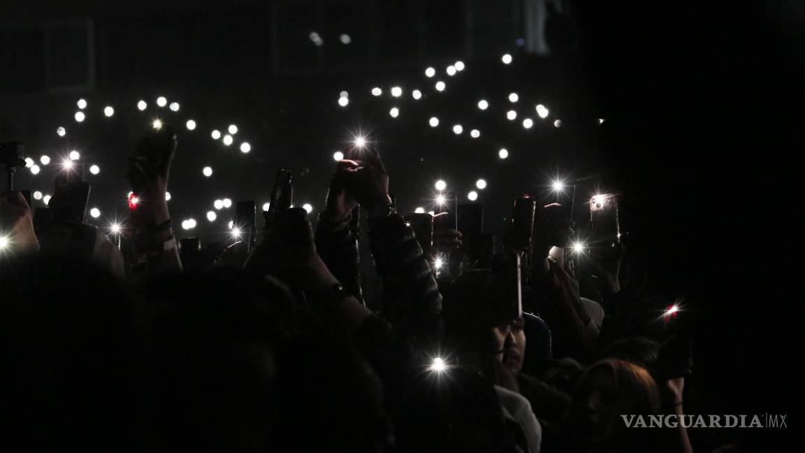 $!Miles de personas se reunieron en el estadio para escuchar al artista.