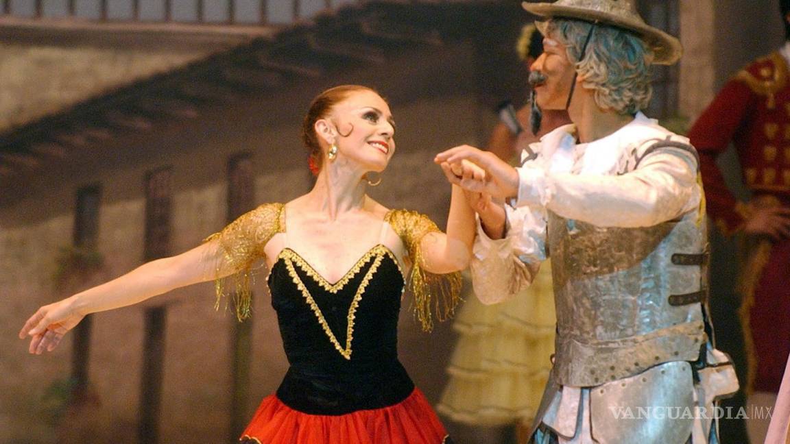 $!El Ballet Municipal de la ciudad de Lima en una escena de la obra Don Quijote. EFE/Sergio Urday Fototeca Carmen Tello (Sustituir en Fototeca) Jose Julio