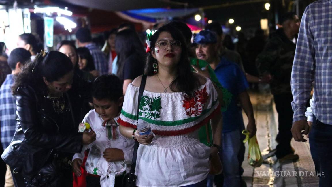 Viven saltillenses Grito de Independencia en Plaza de Armas