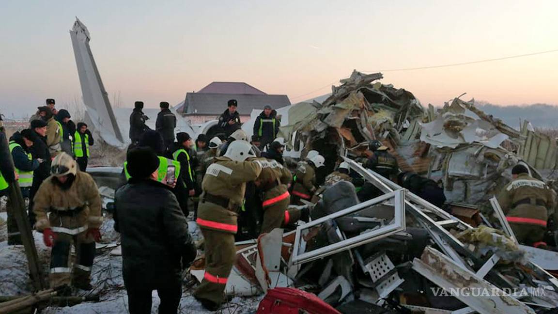 $!Sube a 15 la cifra de muertos por avionazo en Kazajistán