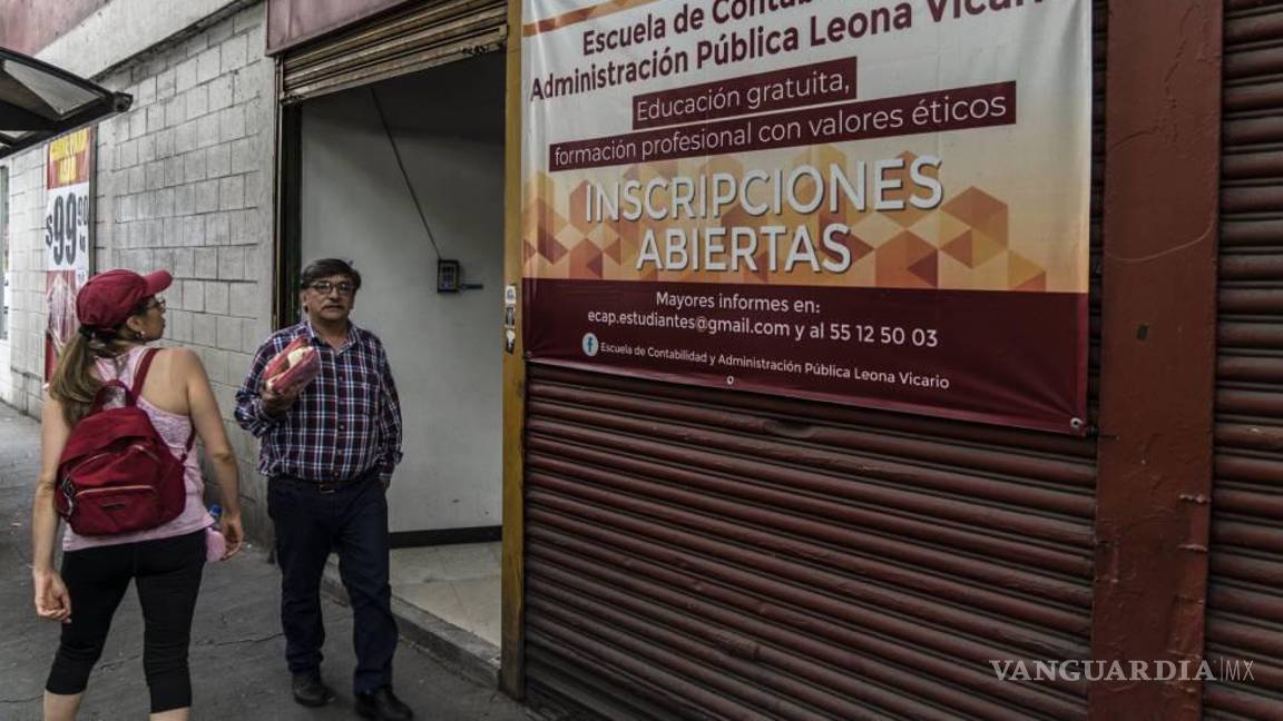 ‘Universidades del Bienestar’ fallan en entregar títulos a graduados