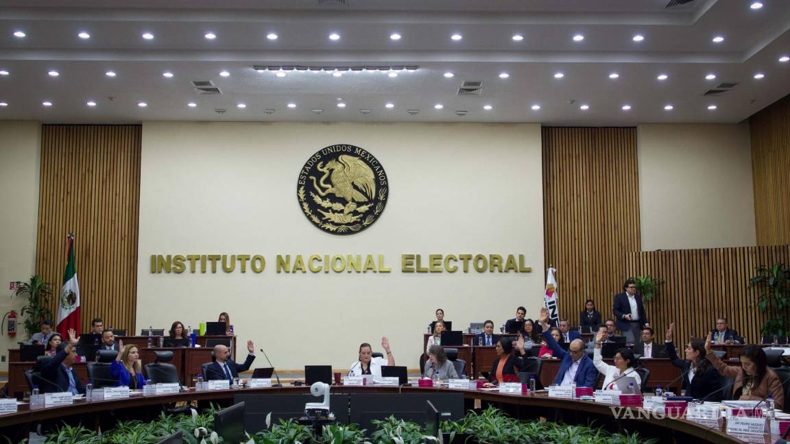 Por primera vez, INE proyecta debate presidencial del 2024 en su sede