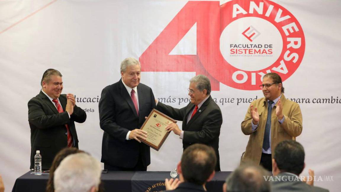 Reconoce la Facultad de Sistemas trayectoria del alcalde de Saltillo Chema Fraustro