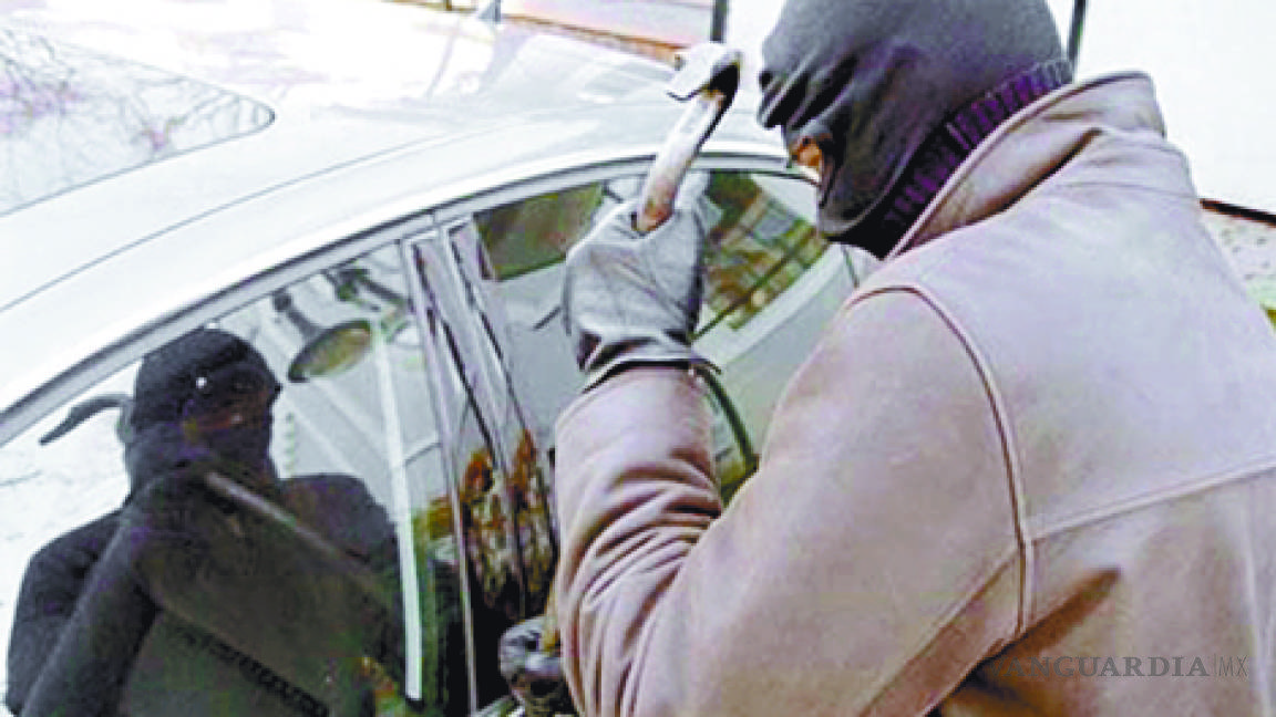 Ladrones desvalijan 3 autos en el mismo sector de Saltillo