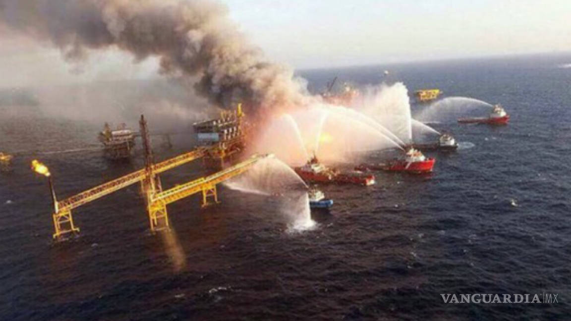 Pemex tiene 6 meses para informar causa de incendio en ducto marino de Campeche