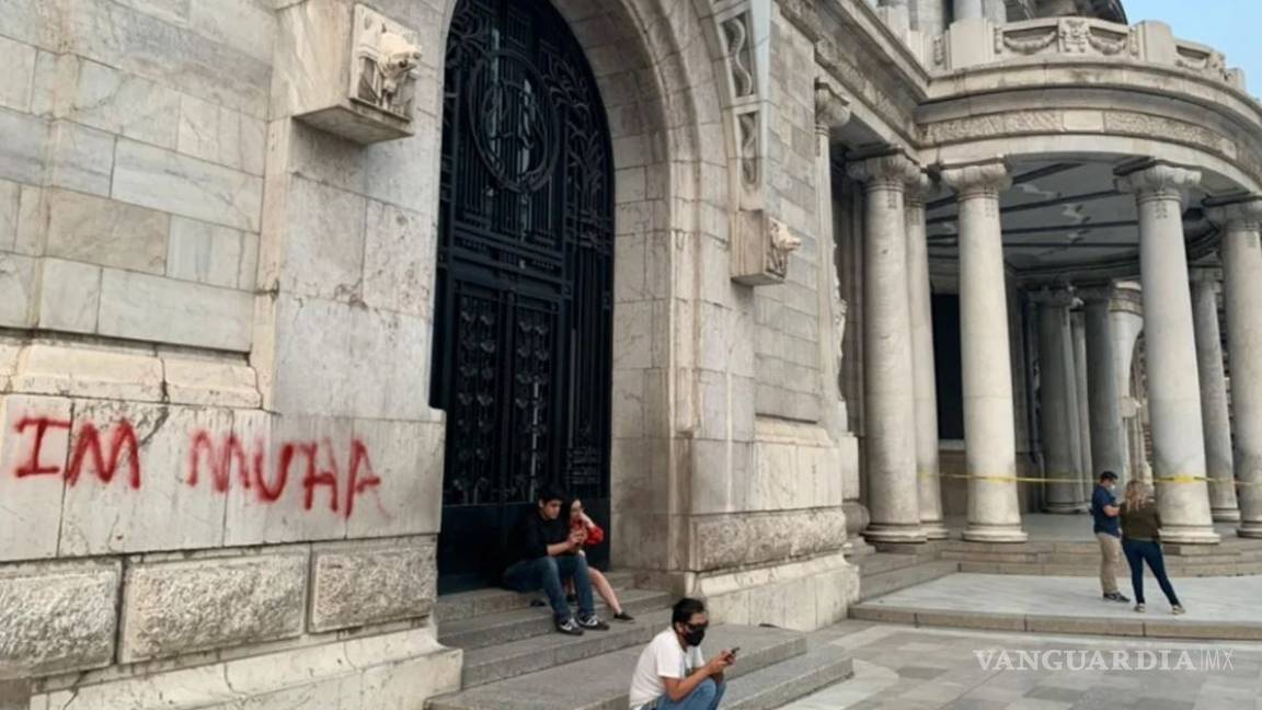Denuncian a extranjero que graffiteó fachada del Palacio de Bellas Artes